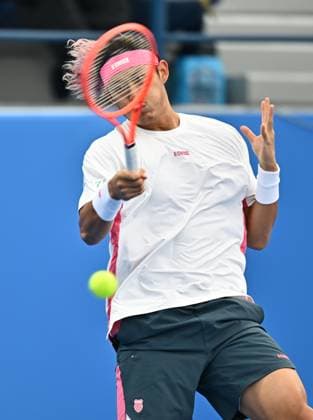ATP, Tennis Herren QATAR EXXONMOBIL OPEN ROUND OF 32 Zhizhen Zhang of China competes in her round of 32l match against Luca Nardi of Italy during the ATP Qatar ExxonMobil Open 2025 tennis tournament at the Khalifa International Tennis Complex in Doha, Qatar, on February 18, 2025. DOHA Qatar Copyright: xNOUSHADx