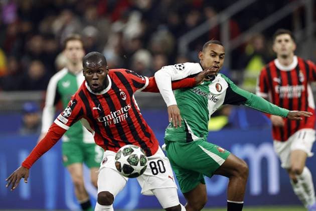 MILAN - (l-r) Yunus Musah of AC Milan, Igor Paixao of Feyenoord during the UEFA Champions League playoff match between AC Milan and Feyenoord at the San Siro Stadium on Feb. 18, 2025 in Milan, Italy. ANP MAURICE VAN STEEN UEFA Champions League 2024 25 League Knockout Play-off Second Leg 2024 25 xVIxANPxSportx xxANPxIVx 520315013 originalFilename: 520315013.jpg