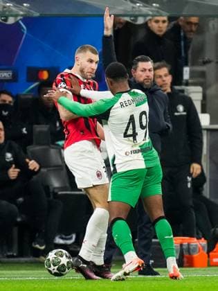 UEFA Champions League: AC Milan v Feyenoord Milan - Strahinja Pavlovic of AC Milan, Zepiqueno Redmond of Feyenoord during the 2nd leg of the knockout phase play-offs of new format of the Champions League 2024 2025. The match is set between AC Milan and Feyenoord at Giuseppe Meazza San Siro on 18 February 2025 in Milan, Italy. Copyright: xYannickxVerhoevenx