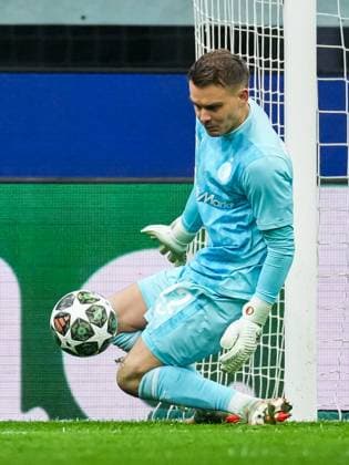 UEFA Champions League: AC Milan v Feyenoord Milan - Feyenoord keeper Timon Wellenreuther during the 2nd leg of the knockout phase play-offs of new format of the Champions League 2024 2025. The match is set between AC Milan and Feyenoord at Giuseppe Meazza San Siro on 18 February 2025 in Milan, Italy. Copyright: xTomxBodex