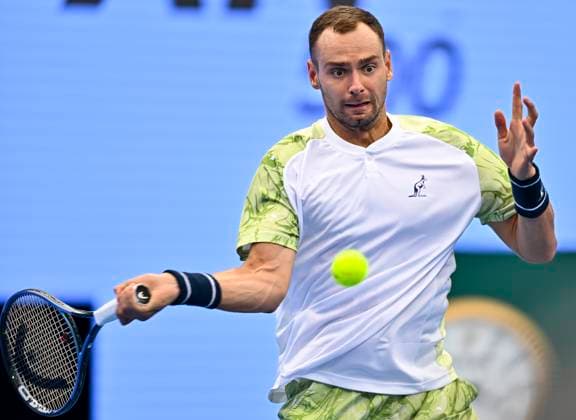 ATP, Tennis Herren QATAR EXXONMOBIL OPEN ROUND OF 32 Roman Safiullin competes in her round of 32 match against Alex De Minaur of Australia during the ATP Qatar ExxonMobil Open 2025 tennis tournament at the Khalifa International Tennis Complex in Doha, Qatar, on February 18, 2025. DOHA Qatar Copyright: xNoushadxThekkayilx