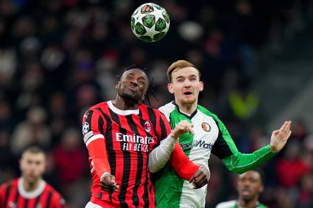 AC Milan s Tammy Abraham fights for the ball with Feyenoord s Thomas Beelen during the Uefa Champions League soccer match between Ac Milan and Feyenoord at the San Siro Stadium in Milan, north Italy - Tuesday , February 18 , 2025. - Soccer .  Copyright: xSpada LaPressex