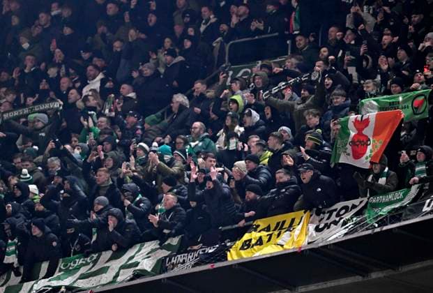 18.02.2025, Fussball UEFA Championsleague 2024 2025: Play-off Rückspiel, FC Bayern München - Celtic Glasgow, in der Allianz-Arena München. Celtic Glasgow Fans