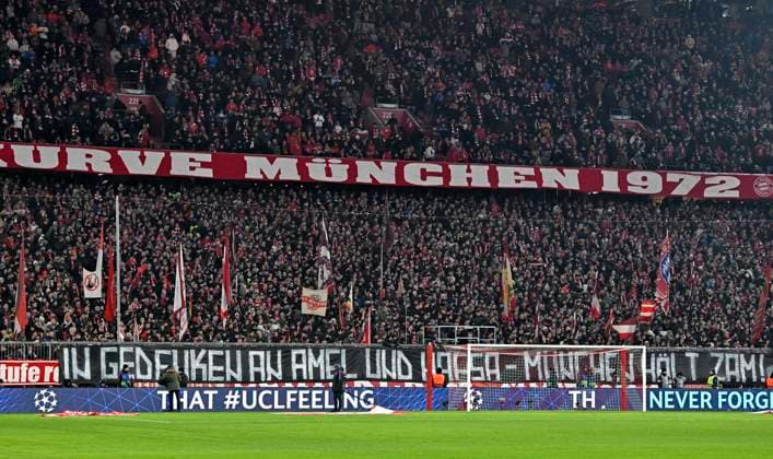 18.02.2025, Fussball UEFA Championsleague 2024 2025: Play-off Rückspiel, FC Bayern München - Celtic Glasgow, in der Allianz-Arena München. Die Bayernfans gedenken an die zwei Opfer des Anschlags in München.