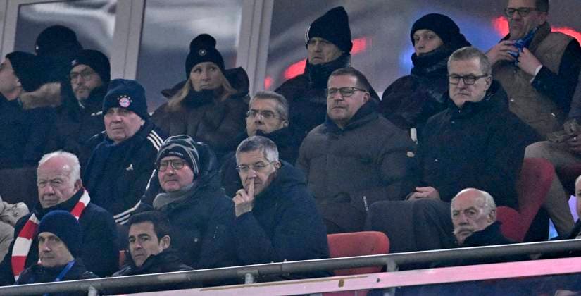 18.02.2025, Fussball UEFA Championsleague 2024 2025: Play-off Rückspiel, FC Bayern München - Celtic Glasgow, in der Allianz-Arena München. v.l. Ehren-Präsident und Aufsichtsratsmitglied Uli Hoeneß (FC Bayern, Hoeness) , x, Manager Max Eberl (FC Bayern München) und Vorstandsvorsitzender Jan-Christian Dreesen (FC Bayern München) unten Präsident Herbert Hainer (FC Bayern)