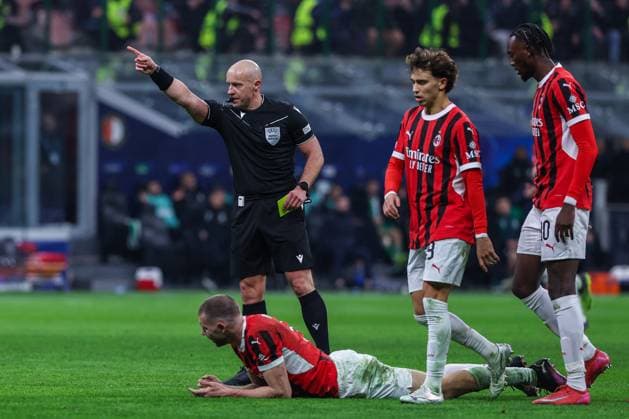 CALCIO - UEFA Champions League - AC Milan vs Feyernood Referee Szymon Marciniak seen in action during UEFA Champions League 2024 25 Knockout phase play-offs 2nd leg football match between AC Milan and Feyenoord Rotterdam at San Siro Stadium Milan Italy  Copyright: xIPAxSport ABACAx