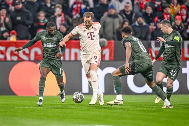 Jeffrey Schlupp (Celtic FC), Harry Kane (FC Bayern Muenchen), Auston Trusty (Celtic FC) und Callum McGregor (Celtic FC) battle for the ball during the UEFA Champions League 2024 25 League Knockout Play-off Second Leg match between FC Bayern München and Celtic FC at Allianz Arena on February 18, 2025 in Munich, Germany. (Photo by Harry Langer DeFodi Images) Defodi-541_FCBCFC0250218_05
