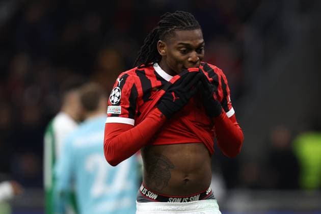 Ac Milan - Feyenoord Rafael Leao of Ac Milan looks dejected during the UEFA Champions League 2024 25 League Knockout Play-off Second Leg match between AC Milan and Feyenoord at Stadio Giuseppe Meazza on February 18, 2025 in Milan, Italy . Milano Stadio Giuseppe Meazza Italy Copyright: xMarcoxCanonierox
