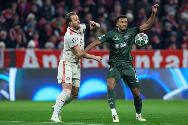 Fußball Champions League Play-off FC Bayern München - Celtic Glasgow am 18.02.2025 in der Allianz Arena in München Harry Kane ( München ), links - Auston Trusty ( Glasgow ), rechts