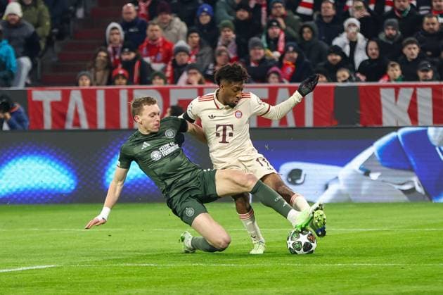 im Zweikampf, Aktion, mit Alistair Johnston 2 (Celtic Glasgow), Kingsley Coman 11 (FC Bayern Muenchen), FC Bayern Muenchen vs. Celtic Glasgow, Fussball, Champions League, Play offs, Rueckspiel, 18.02.2025 Muenchen Bayern Deutschland