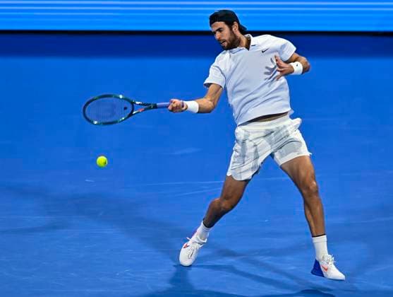 ATP, Tennis Herren QATAR EXXONMOBIL OPEN ROUND OF 32 Karen Khachanov competes in her round of 32 match against Daniil Medvedev during the ATP Qatar ExxonMobil Open 2025 tennis tournament at the Khalifa International Tennis Complex in Doha, Qatar, on February 18, 2025. DOHA Qatar Copyright: xNOUSHADx