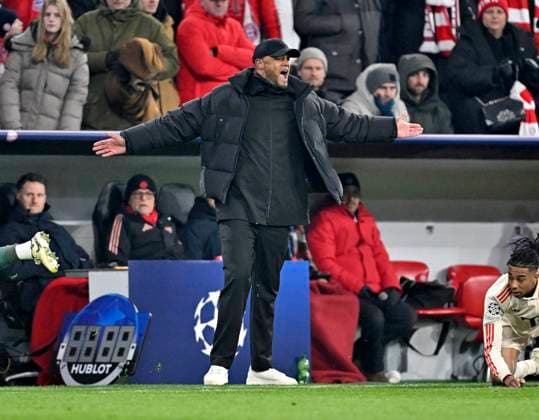 18.02.2025, Fussball UEFA Championsleague 2024 2025: Play-off Rückspiel, FC Bayern München - Celtic Glasgow, in der Allianz-Arena München. Trainer Vincent Kompany (FC Bayern München) ist unzufrieden.