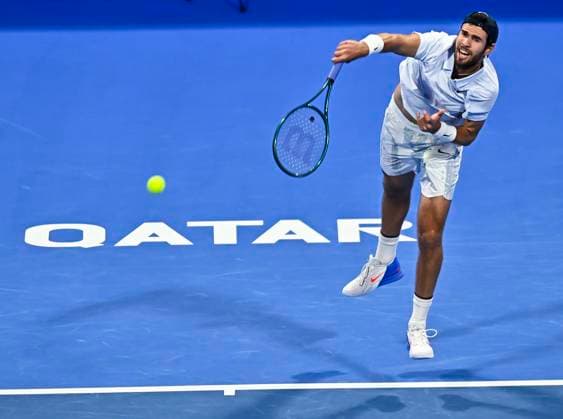 ATP, Tennis Herren QATAR EXXONMOBIL OPEN ROUND OF 32 Karen Khachanov competes in her round of 32 match against Daniil Medvedev during the ATP Qatar ExxonMobil Open 2025 tennis tournament at the Khalifa International Tennis Complex in Doha, Qatar, on February 18, 2025. DOHA Qatar Copyright: xNOUSHADx