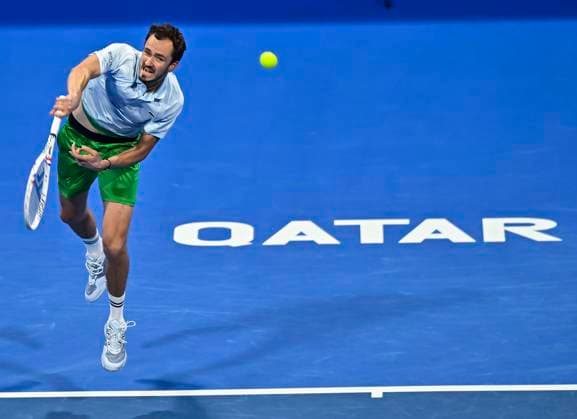 ATP, Tennis Herren QATAR EXXONMOBIL OPEN ROUND OF 32 Daniil Medvedev competes in her round of 32 match against Karen Khachanov during the ATP Qatar ExxonMobil Open 2025 tennis tournament at the Khalifa International Tennis Complex in Doha, Qatar, on February 18, 2025. DOHA Qatar Copyright: xNOUSHADx