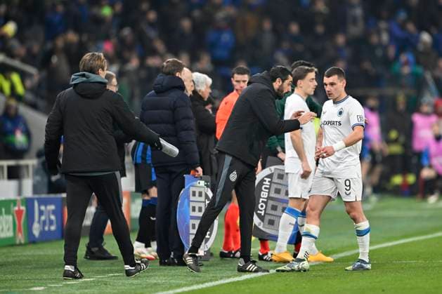 Atalanta v Club Brugge - UEFA Champions League BERGAMO, ITALY - FEBRUARY 18 : Jutgla Ferran forward of Club Brugge being replaced during the UEFA Champions League 2024 25 knockout phase play-off match second leg between Atalanta and Club Brugge on February 18, 2025 in Bergamo, Italy, 18 02 2025 Bergamo Italy  Copyright: xJanxDexMeuleneirx
