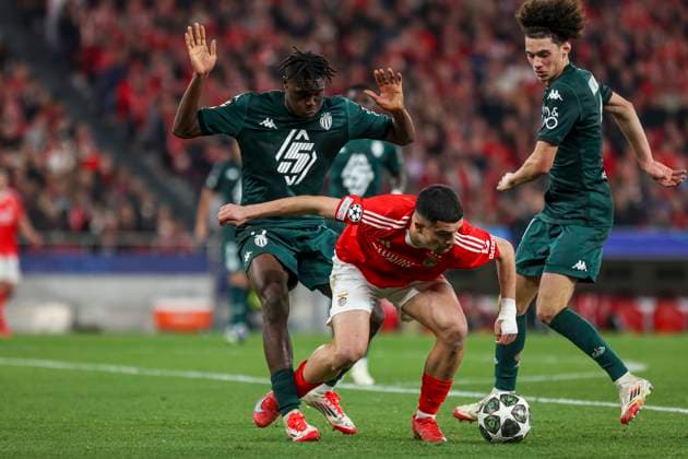 Estadio da Luz LISBON, PORTUGAL - FEBRUARY 18: Zeki Amdouni of Benfica and Wilfried Singo of Monaco during the UEFA Champions League 2024 25 League Knockout Play-off second leg match between SL Benfica and AS Monaco at Estadio da Luz on February 18, 2025 in Lisbon, Portugal. (Photo by Valter Gouveia Sports Press Photo Getty Images) UEFA Champions League - SL Benfica vs AS Monaco (Sports Press Photo SPP) Copyright: xSportsxPressxPhotox xSPPx spp-en-SpPrPh-spp_VGA_180225-2779