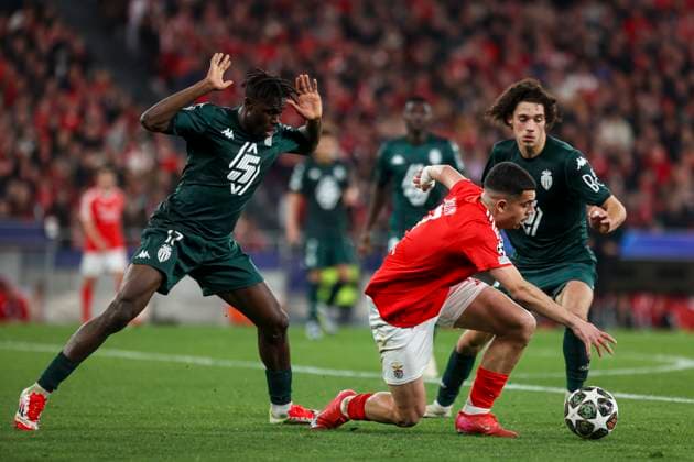 Estadio da Luz LISBON, PORTUGAL - FEBRUARY 18: Zeki Amdouni of Benfica and Wilfried Singo of Monaco during the UEFA Champions League 2024 25 League Knockout Play-off second leg match between SL Benfica and AS Monaco at Estadio da Luz on February 18, 2025 in Lisbon, Portugal. (Photo by Valter Gouveia Sports Press Photo Getty Images) UEFA Champions League - SL Benfica vs AS Monaco (Sports Press Photo SPP) Copyright: xSportsxPressxPhotox xSPPx spp-en-SpPrPh-spp_VGA_180225-2781