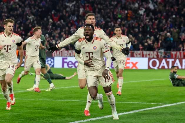 Alphonso Davies (FC Bayern Muenchen) bejubelt seinen Treffer zum 1:1 mit Leon Goretzka (FC Bayern Muenchen), UEFA Champions League 2024 25 League Knockout Play-off Second Leg, FC Bayern München v Celtic FC, Allianz Arena am 18. February 2025 in München, Deutschland. (Foto von Marco Steinbrenner DeFodi Images) Alphonso Davies (FC Bayern Muenchen) celebrates after scoring his teams first goal with Leon Goretzka (FC Bayern Muenchen), UEFA Champions League 2024 25 League Knockout Play-off Second Leg, FC Bayern München v Celtic FC, Allianz Arena, February 18, 2025 in Munich, Germany. (Photo by Marco Steinbrenner DeFodi Images) Defodi-700_muenchen_glasgow_20250218_068