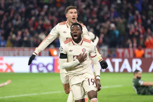 Torjubel von Alphonso Davies 19 (FC Bayern Muenchen) zum Ausgleich 1:1, FC Bayern Muenchen vs. Celtic Glasgow, Fussball, Champions League, Play offs, Rueckspiel, 18.02.2025 Muenchen Bayern Deutschland
