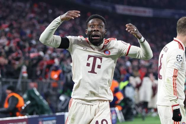 Torjubel von Alphonso Davies 19 (FC Bayern Muenchen) zum Ausgleich 1:1, FC Bayern Muenchen vs. Celtic Glasgow, Fussball, Champions League, Play offs, Rueckspiel, 18.02.2025 Muenchen Bayern Deutschland
