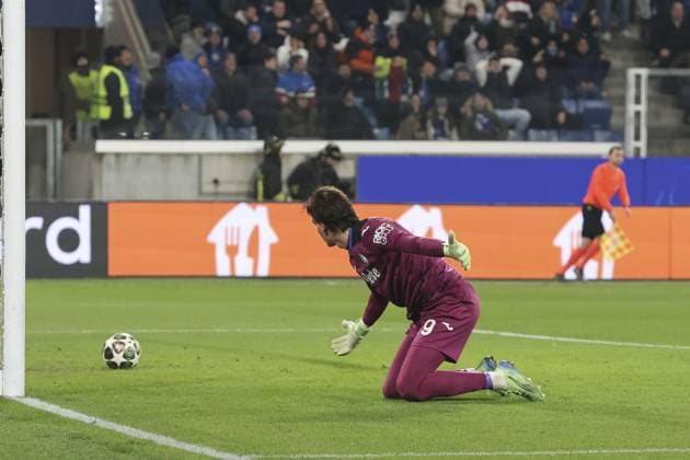 Marco Carnesecchi of Atalanta BC expresses disappointment after 3 gol during Atalanta BC vs Club Brugge, Knockout phase play-offs of Chanpions League 2024-25 2Â°leg, game at Gewiss stadium in Bergamo (BG), Italy, on February 18, 2025.  Copyright: xDavidexCasentini IPAxSportx xipa-agency.netx xx IPA_54267779 IPA_Agency_IPA54267779