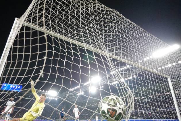 CALCIO - UEFA Champions League - Atalanta BC vs Club Brugge Simon Mignolet of Club Brugge VK in action during the UEFA Champions League 2024 2025 play-off football match between Atalanta BC and Club Brugge VK at Gewiss Stadium on February 18, 2025, Bergamo, Italy. Bergamo Italy  Copyright: xIPAxSport ABACAx