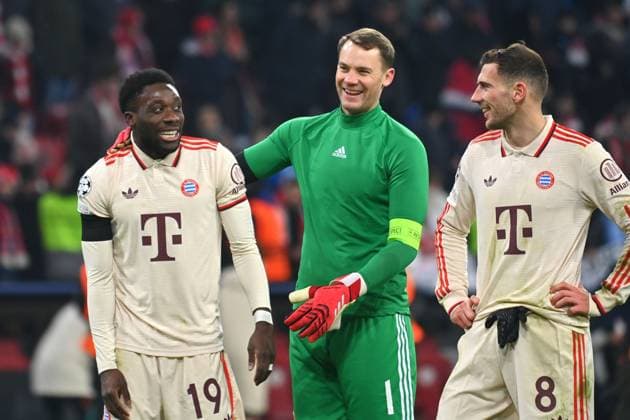 v.li:Alphonso DAVIES (Bayern Muenchen),Manuel NEUER (Torwart Bayern Muenchen) und Leon GORETZKA (Bayern Muenchen) uebergluecklich nach dem Spiel. Fussball Champions League K.O. Phase Play offs FC Bayern Muenchen - Celtic FC Glasgow 1-1 am 18.02.2025 , A L L I A N Z A R E N A.