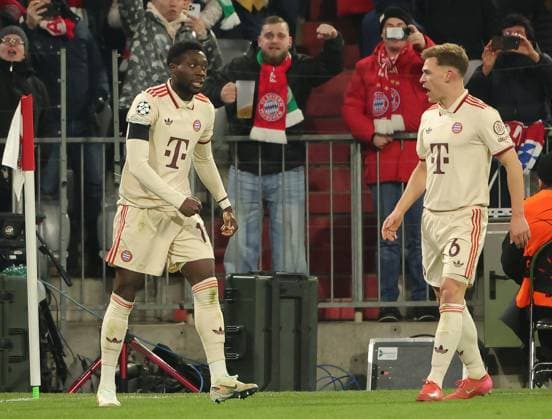 18.02.2025, Champions League, FC Bayern Muenchen vs Celtic Glasgow, Allianz Arena Muenchen,Fussball, im Bild: 1:1 jubeln Alphons Davies (FC Bayern Muenchen) und Joshua Kimmich (FC Bayern Muenchen)