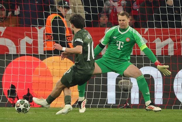 18.02.2025, Champions League, FC Bayern Muenchen vs Celtic Glasgow, Allianz Arena Muenchen,Fussball, im Bild: 0:1 von Nicolas Kuehn (Celtic Glasgow), Manuel Neuer (FC Bayern Muenchen) ist geschlagen