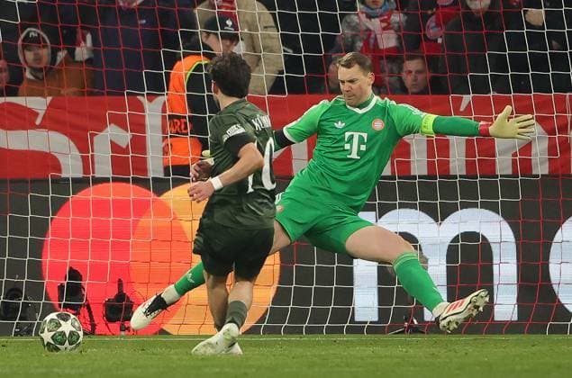 18.02.2025, Champions League, FC Bayern Muenchen vs Celtic Glasgow, Allianz Arena Muenchen,Fussball, im Bild: 0:1 von Nicolas Kuehn (Celtic Glasgow), Manuel Neuer (FC Bayern Muenchen) ist geschlagen