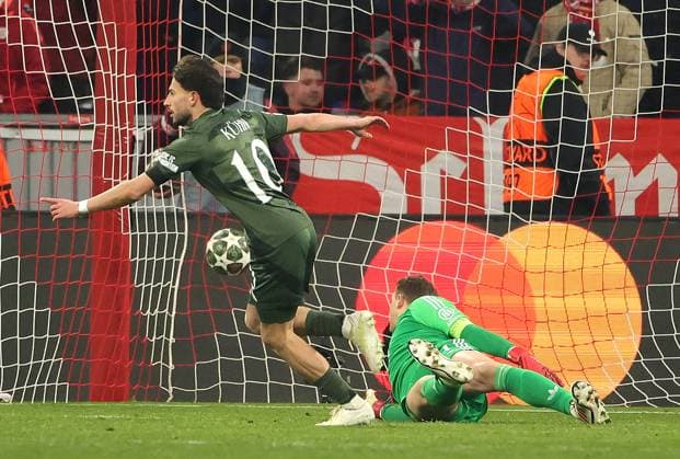Sport Bilder des Tages 18.02.2025, Champions League, FC Bayern Muenchen vs Celtic Glasgow, Allianz Arena Muenchen,Fussball, im Bild: 0:1 von Nicolas Kuehn (Celtic Glasgow), Manuel Neuer (FC Bayern Muenchen) ist geschlagen