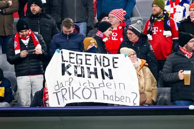 Fans von Celtics 1 Nicolas KUEHN (KÜHN). Fussball: Bayern - Celtic. Fußball Championsleague, FC Bayern München - Celtic Glasgow FC 1:1, Play Off Rückspiel, Saison 2024-2025, am 18.02.2025 in Muenchen, A L L I A N Z A R E N A, Deutschland. Quelle Copyright Credit : Oryk HAIST