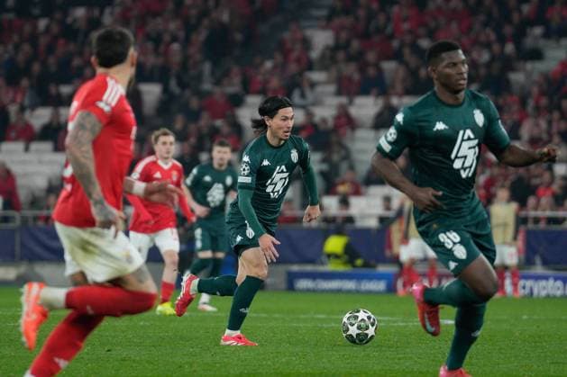 February 18, 2025, Lisbon, Portugal: Nicolas Otamendi of SL Benfica (L), Takumi Minamino of AS Monaco FC (C) and Breel Embolo of AS Monaco FC (R) in action during the UEFA Champions League 2024 25 Knockout phase play-offs 2nd leg between SL Benfica and AS Monaco FC at Estadio da Luz. Final score: SL Benfica 3:3 AS Monaco FC Lisbon Portugal - ZUMAs197 20250218_aaa_s197_127 Copyright: xBrunoxdexCarvalhox
