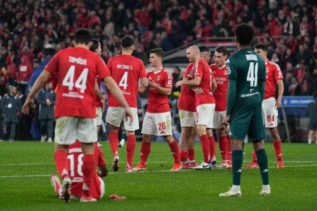 February 18, 2025, Lisbon, Portugal: SL Benfica players celebrate a goal during the UEFA Champions League 2024 25 Knockout phase play-offs 2nd leg between SL Benfica and AS Monaco FC at Estadio da Luz. Final score: SL Benfica 3:3 AS Monaco FC Lisbon Portugal - ZUMAs197 20250218_aaa_s197_138 Copyright: xBrunoxdexCarvalhox