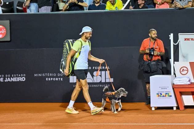 Rioopen 2025 RIO DE JANEIRO, RJ - 18.02.2025: RIOOPEN 2025 - Cãodulas enter with players Joao FONSECA (BRA) and Alexandre MULLER (FRA) during Rioopen 2025 held at Jockey Clube Brasileiro, on Tuesday night (18), in Rio de Janeiro, RJ. (Photo: Celso Pupo Fotoarena) x2691358x  CelsoxPupo