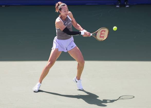 Qinwen Zheng (CHN), Dubai Duty Free Tennis Championships, Dubai, U.A.E. Copyright: xJuergenxHasenkopfx
