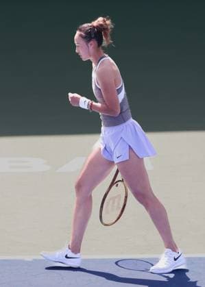 Qinwen Zheng (CHN) macht die Faust und jubelt,Jubel, Freude,EmotionDubai Duty Free Tennis Championships, Dubai, U.A.E. Copyright: xJuergenxHasenkopfx