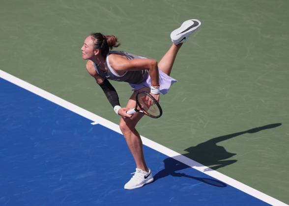 Qinwen Zheng (CHN), Dubai Duty Free Tennis Championships, Dubai, U.A.E. Copyright: xJuergenxHasenkopfx