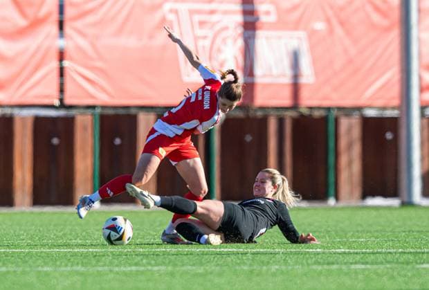 Fussball, Frauen, Saison 2024 2025, Testspiel, 1. FC Union Berlin - FC Viktoria 1889 Berlin, v. l. Celine Frank (1. FC Union), Natalia Stulin (Viktoria Berlin), 19.02.2025, Copyright: xSebastianxRäppold MatthiasxKochx