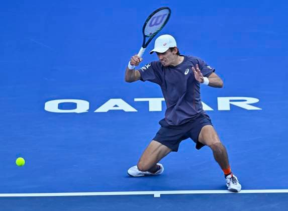 ATP, Tennis Herren QATAR EXXONMOBIL OPEN ROUND OF 16 Alex De Minaur of Australia competes in her round of 16 match against Botic Van De Zandschulp of Netherlands during the ATP Qatar ExxonMobil Open 2025 tennis tournament at the Khalifa International Tennis Complex in Doha, Qatar, on February 19, 2025. DOHA Qatar Copyright: xNOUSHADx