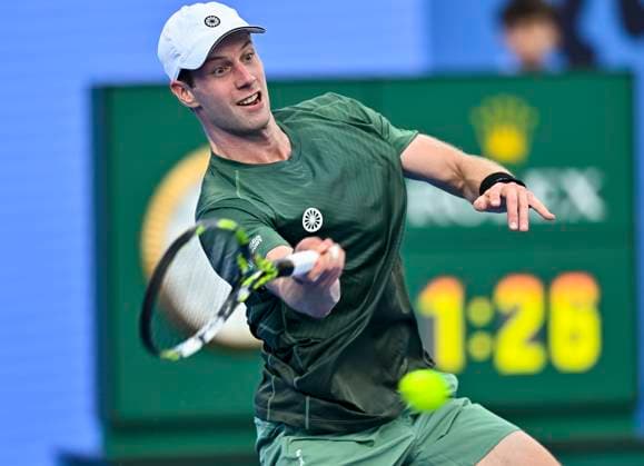 ATP, Tennis Herren QATAR EXXONMOBIL OPEN ROUND OF 16 Botic Van De Zandschulp of Netherlands competes in her round of 16 match against Alex De Minaur of Australia during the ATP Qatar ExxonMobil Open 2025 tennis tournament at the Khalifa International Tennis Complex in Doha, Qatar, on February 19, 2025. DOHA Qatar Copyright: xNOUSHADx