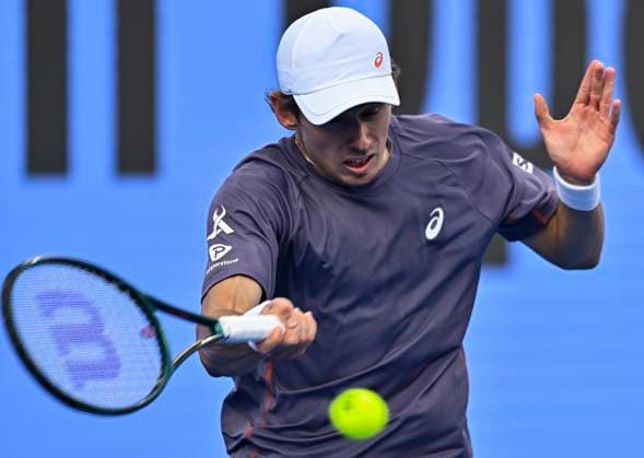 ATP, Tennis Herren QATAR EXXONMOBIL OPEN ROUND OF 16 Alex De Minaur of Australia competes in her round of 16 match against Botic Van De Zandschulp of Netherlands during the ATP Qatar ExxonMobil Open 2025 tennis tournament at the Khalifa International Tennis Complex in Doha, Qatar, on February 19, 2025. DOHA Qatar Copyright: xNOUSHADx