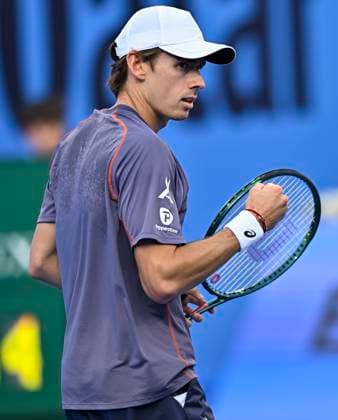 ATP, Tennis Herren QATAR EXXONMOBIL OPEN ROUND OF 16 Alex De Minaur of Australia competes in her round of 16 match against Botic Van De Zandschulp of Netherlands during the ATP Qatar ExxonMobil Open 2025 tennis tournament at the Khalifa International Tennis Complex in Doha, Qatar, on February 19, 2025. DOHA Qatar Copyright: xNOUSHADx