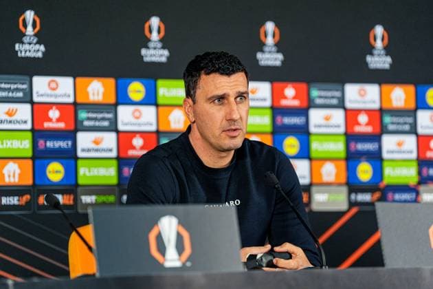 2025-02-19 AZ Alkmaar press conference, PK, Pressekonferenz and Training Session ISTANBUL, TURKEY - FEBRUARY 19: head coach Maarten Martens of AZ Alkmaar speaking during the AZ Alkmaar Press Conference and Training Session ahead of the match between Galatasaray SK and AZ Alkmaar at RAMS Park on February 19, 2025 in Istanbul, Turkey. Istanbul RAMS Park Turkey Content not available for redistribution in The Netherlands directly or indirectly through any third parties. Copyright: xEdxvanxdexPolx