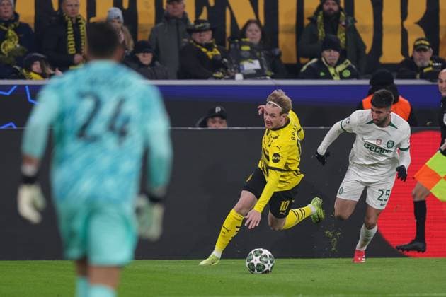 19.02.2025, UEFA Champions League, Play-Offs, Borussia Dortmund - Sporting Lissabon, v. l. Julian Brandt (Borussia Dortmund), Goncalo Inacio (Sporting Lissabon), Dortmund Signal Iduna Park NRW Deutschland xRHR-FOTO DEx Copyright: DennisxEwert RHR-FOTOx RHR-FOTO DE