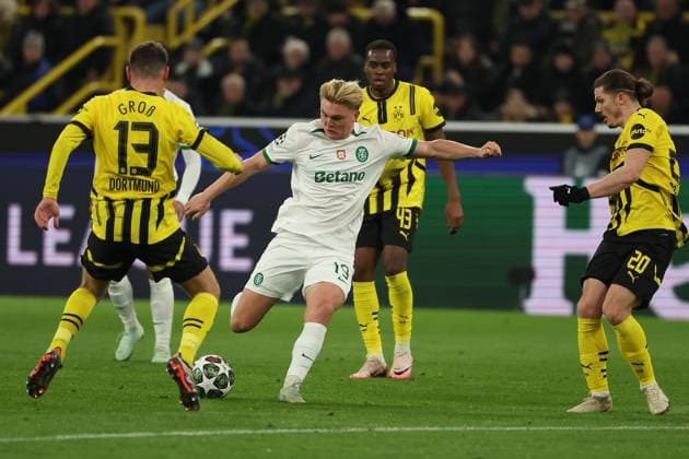 Dortmund on February 19, 2025 Uefa Champions League Knockout phase play-offs, 2st leg Borussia Dortmund - Sporting Clube de Portugal v.l., Pascal Groß (Borussia Dortmund), Torschuss Conrad Harder (Sporting Clube de Portugal) Copyright: JoaquimxFerreira