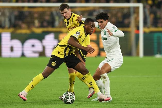 Dortmund on February 19, 2025 Uefa Champions League Knockout phase play-offs, 2st leg Borussia Dortmund - Sporting Clube de Portugal v.l., Jamie Bynoe-Gittens (Borussia Dortmund), Joao Simoes (Sporting Clube de Portugal), Zweikampf, Action, Aktion, Battles for the Ball Copyright: JoaquimxFerreira