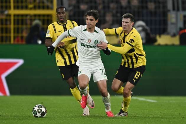 v. li. im Kampf um den Ball Jamie Gittens (Dortmund 43) Eduardo Quaresma (Sporting 72) Pascal Groß ((Dortmund 13) 19.02.2025 Fussball, Champions League, Borussia Dortmund vs Sporting CP, Signal Iduna Park, Dortmund,