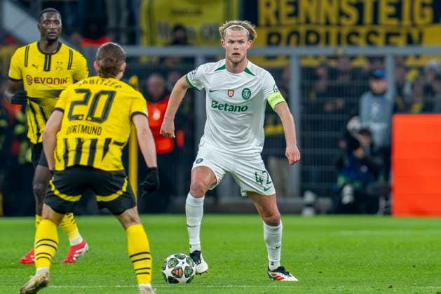 19.02.2025, Borussia Dortmund vs. Sporting Lissabon, UEFA Champions League, Playoff-Rückspiel Lissabons Morten Hjulmand läuft mit dem Ball am Fuß. Wichtiger Hinweis: Gemaess den Vorgaben der UEFA ist es untersagt, in dem Stadion und oder vom Spiel angefertigte Fotoaufnahmen in Form von Sequenzbildern und oder videoaehnlichen Fotostrecken zu verwerten bzw. verwerten zu lassen. Copyright: xBahhoxKarax