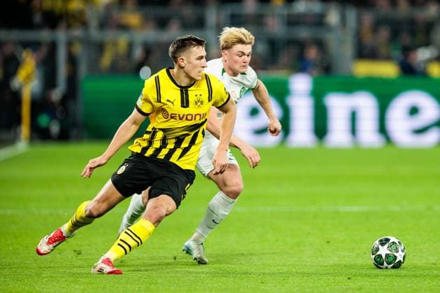 UEFA Champions League: Borussia Dortmund - Sporting Clube de Portugal Lissabon; 19.02.2025 Zweikampf Nico Schlotterbeck (Borussia Dortmund, 4), Conrad Harder (Sporting Clube de Portugal Lissabon, 19) UEFA Champions League: Borussia Dortmund - Sporting Clube de Portugal Lissabon, Dortmund, SIGNAL IDUNA PARK am 19.02.2025 Copyright: xBEAUTIFULxSPORTS Wunderlx